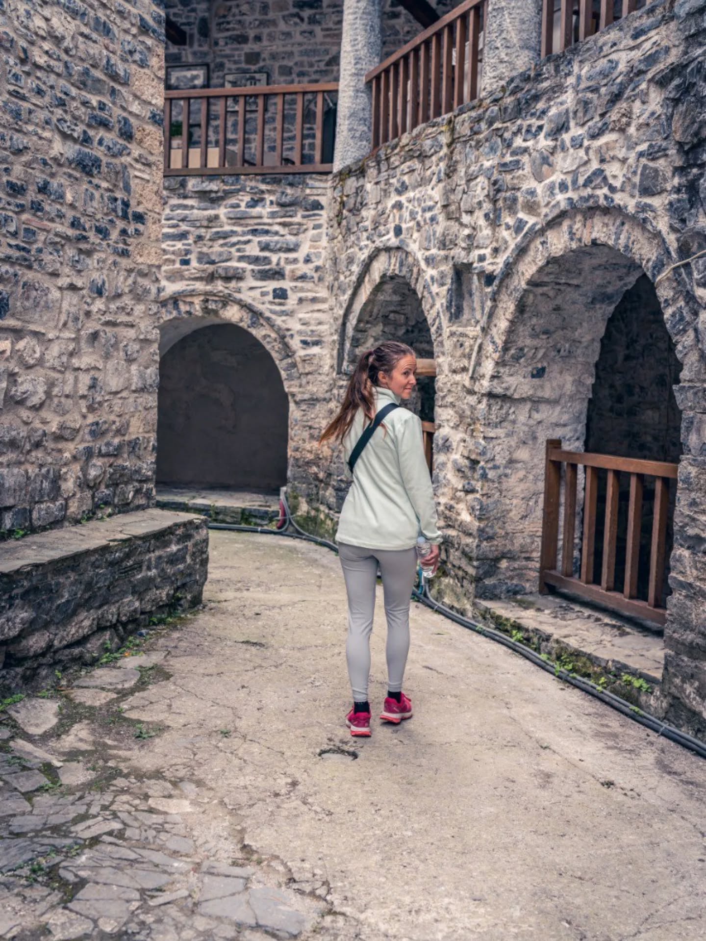 Monastiri in the mountains - grounding and full of wisdom

📷@vision_by_curtis 
.
.
.
.
.
#mountainyoga #mountainretreat #lovethemointains #mountainwisdom #groundedandgrateful #psychologieindenbergen #psychology