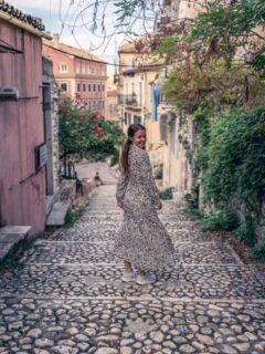 Dancing through Greece 

📷@vision_by_curtis 
.
.
.
.
.
#dancingingreece #greeksteps #joyfulmoments #travelvibes #movewithjoy #travelandflow #exploregreece