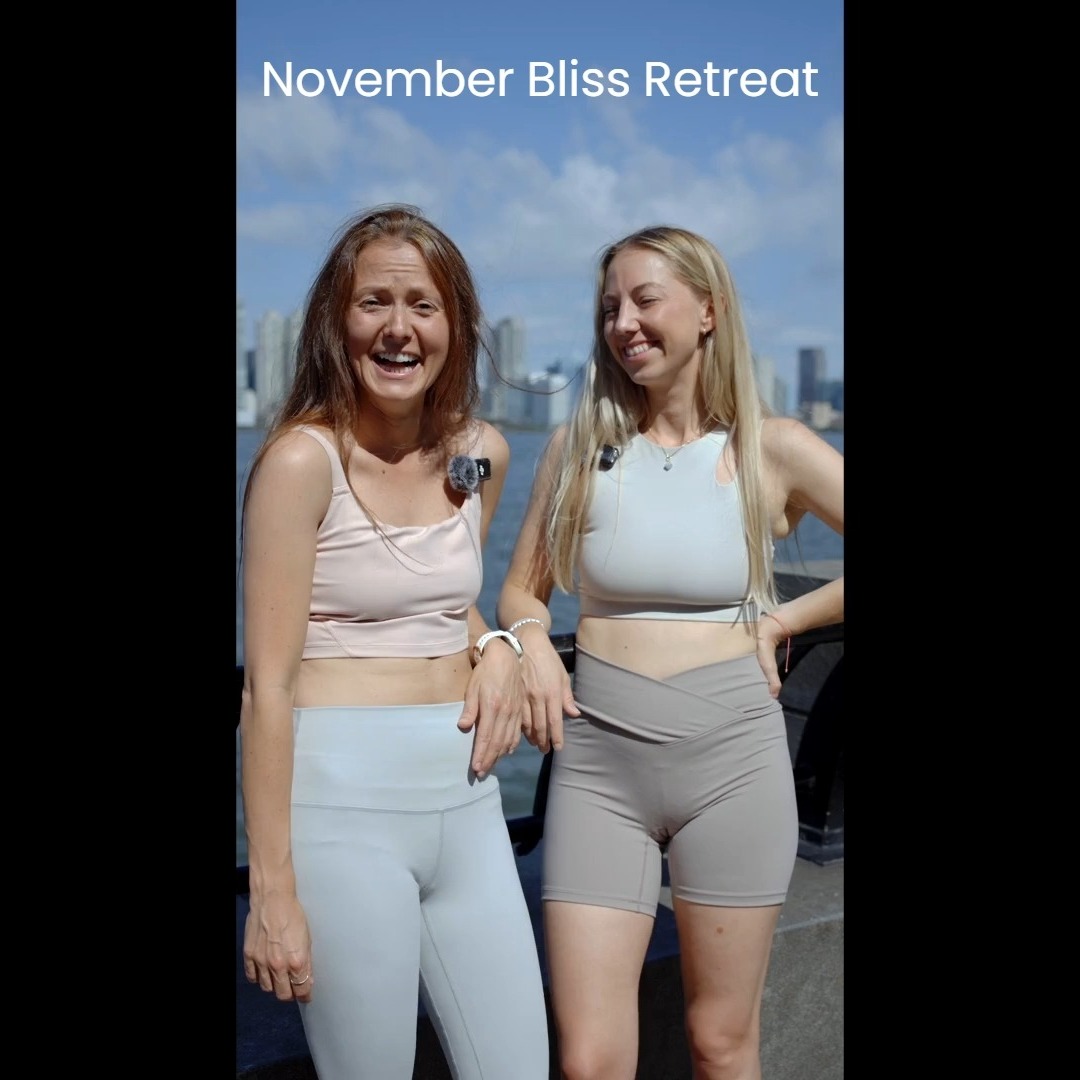 November Bliss awaits you ✨🍂

 Ein Tag, der dich nährt. Ein Raum, der dich erinnert. Eine Einladung, einfach zu sein.

22.11.2025 Retreat-Tag 

🧘‍♀️ Vinyasa Flow 🌙 Gentle Flow 🎶 Mantra-Singen 💛 Workshop zum Wohlfühlen in der dunklen Jahreszeit 🤍 Raum für echte Frauenverbindung & Sisterhood 🥑 Healthy Snacks

📍 Yogazentrum Pinkafeld 🕥 10:30 – 16:30 Uhr 🚗 Von Graz & Wien in etwas über einer Stunde erreichbar

🔗 Infos & Anmeldung per PN / QR-Code Let’s slow down – together.

Fotos: @vision_by_curtis

#novemberbliss #yogaretreat #mindfulness #burgenlandyoga #holistichealth #sisterhood #vinyasaflow #achtsamkeit #selfcare #ritualzeit #yoga #love #november