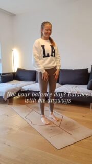 Not your balance day? Balance with me anyways
.
.
.
.
.
#yoga #selbstfürsorge #mindfulness #yogalife #mentalhealth #yogabody #holistichealth #getintothebodyandoutofthemind