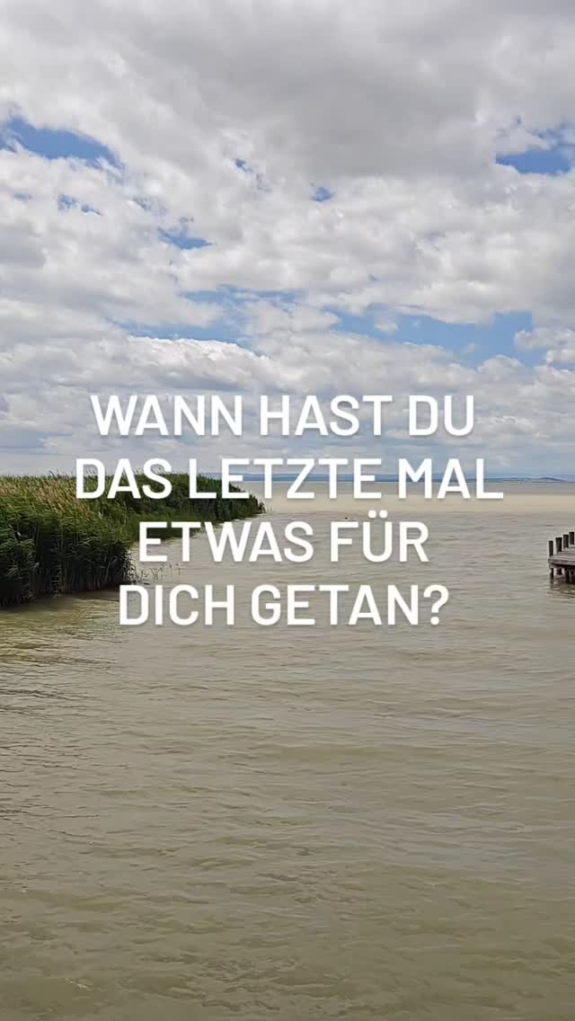 Die Frauenrunde am Hafen2

Weil kein Termin wie der andere ist.

Bewegung, Inspiration, Gesundheit, Entspannung und Gemeinschaft verschmelzen zu einer einzigartigen Auszeit direkt am Wasser.

 Diesen Sonntag erwarten dich die innovativen WiFit-Würfeln für Rumpfkraft, Stabilität und eine gesunde Körperhaltung.

Danach Informationen rund um dein Nervensystem und zum Abschluss sitzen wir zusammen, trinken etwas und genießen genau das, was im Alltag oft zu kurz kommt:

Zeit. Für uns.

🕐Samstag, 21.06. | 09:00–11:00 Uhr 

📍Hafen 2, Weiden am See

Ein Sonntag nur für dich. Zum Auftanken. Zum Loslassen. Zum Wohlfühlen.

Deine Auszeit beginnt hier. Sichere dir deinen Platz. 🌊

@kiss_irene_no1
@hafen2_weiden_am_see
.
.
.
.
.
#hafen2 #frauenrunde #bodybalance #auszeitamwasser #neusiedlersee